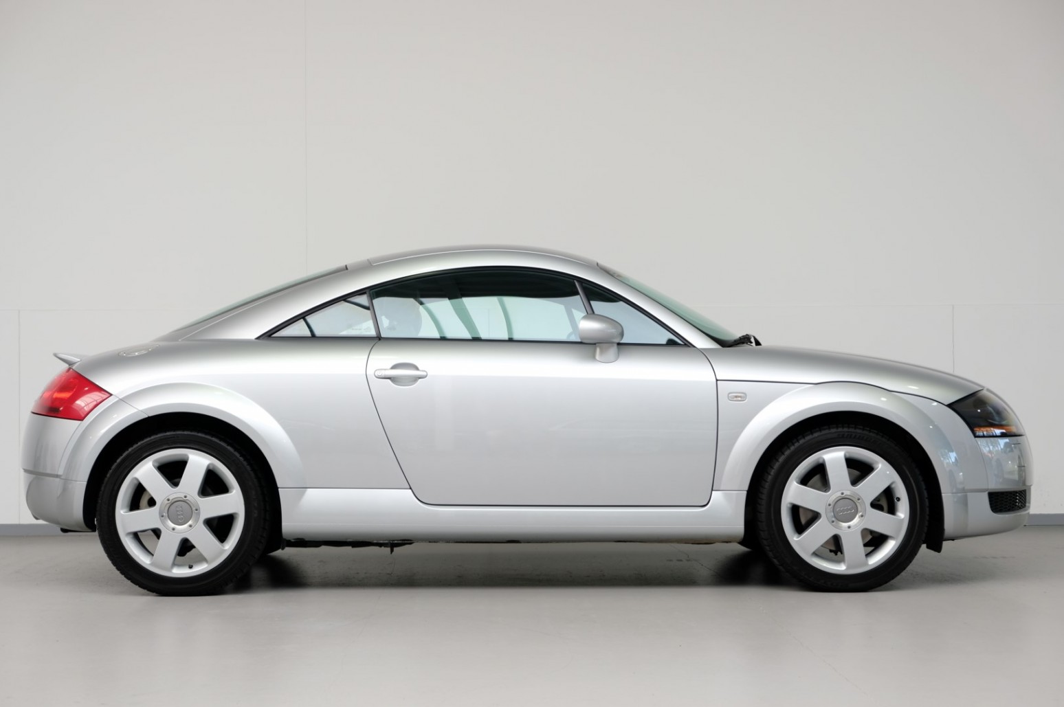 Audi TT 4x4 v top stave za 17 750 Eur