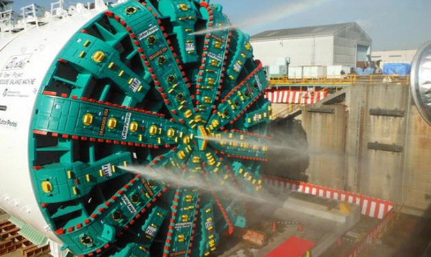 Big Bertha - najväčší tunelovací raziaci stroj na vŕtanie tunelov na svete
