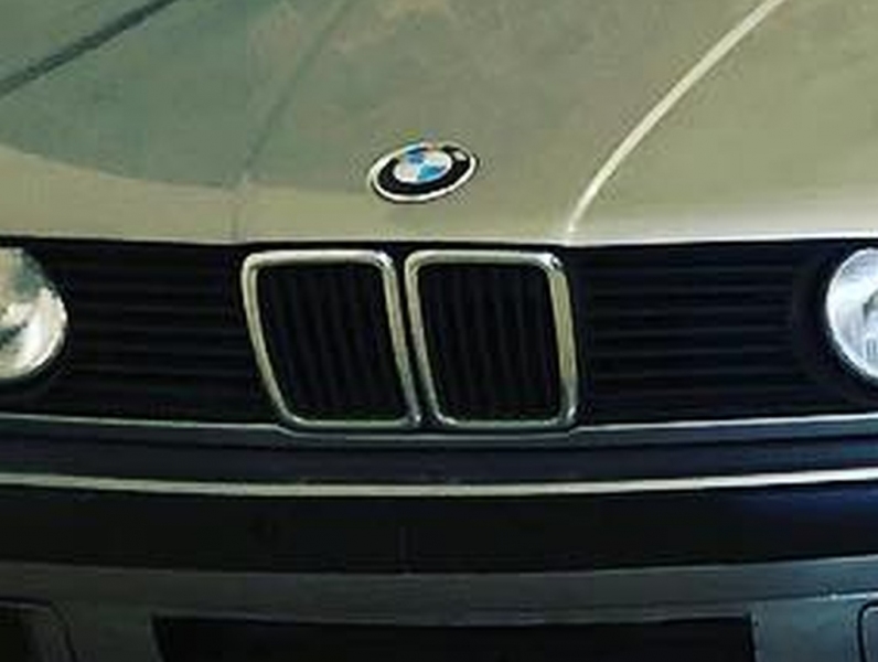 Staré BMW 3 E30 vs. nové BMW X7 
