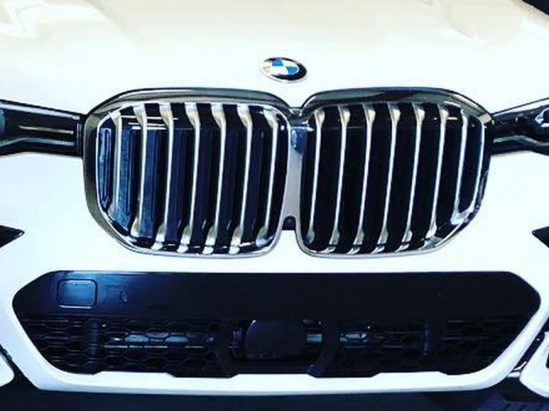 Staré BMW 3 E30 vs. nové BMW X7 