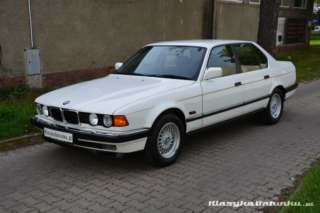 Na predaj BMW 740i E32 rarita z roku 1992 - top stav, nájazd len 775 km