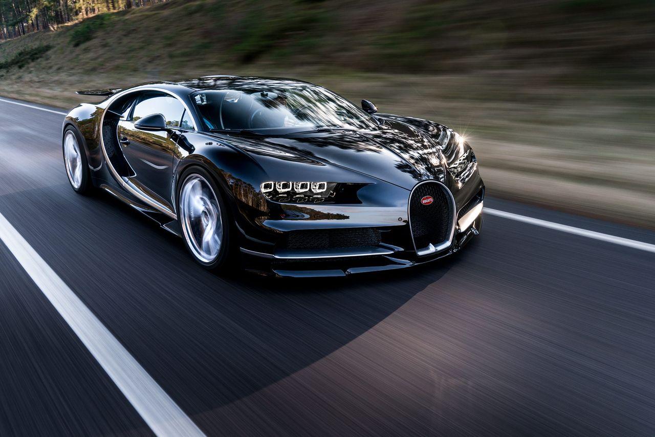 Extrémne hladká akcelerácia: 1 600 m v Bugatti Chiron = Rýchlosť 366 km/h!