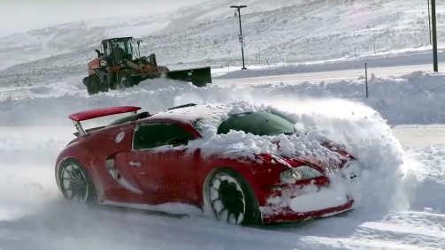 Bugatti Veyron a Lamborghini Aventador ako snežný pluh!