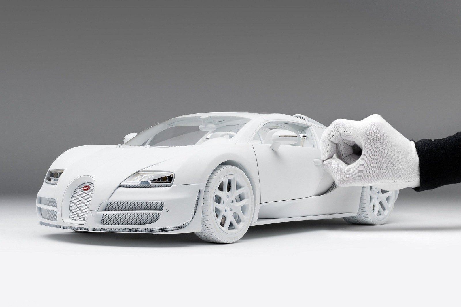 Bugatti Veyron 16.4 Grand Sport Vitesse White Edition - cena má háčik