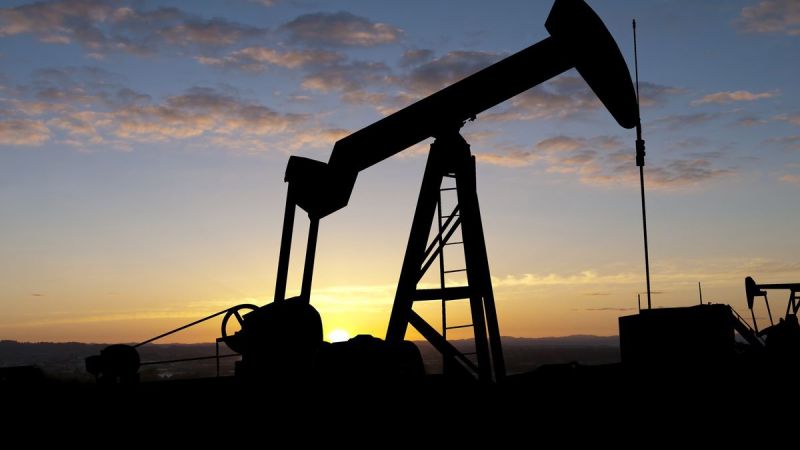 Historický prepad ceny ropy takmer o tretinu