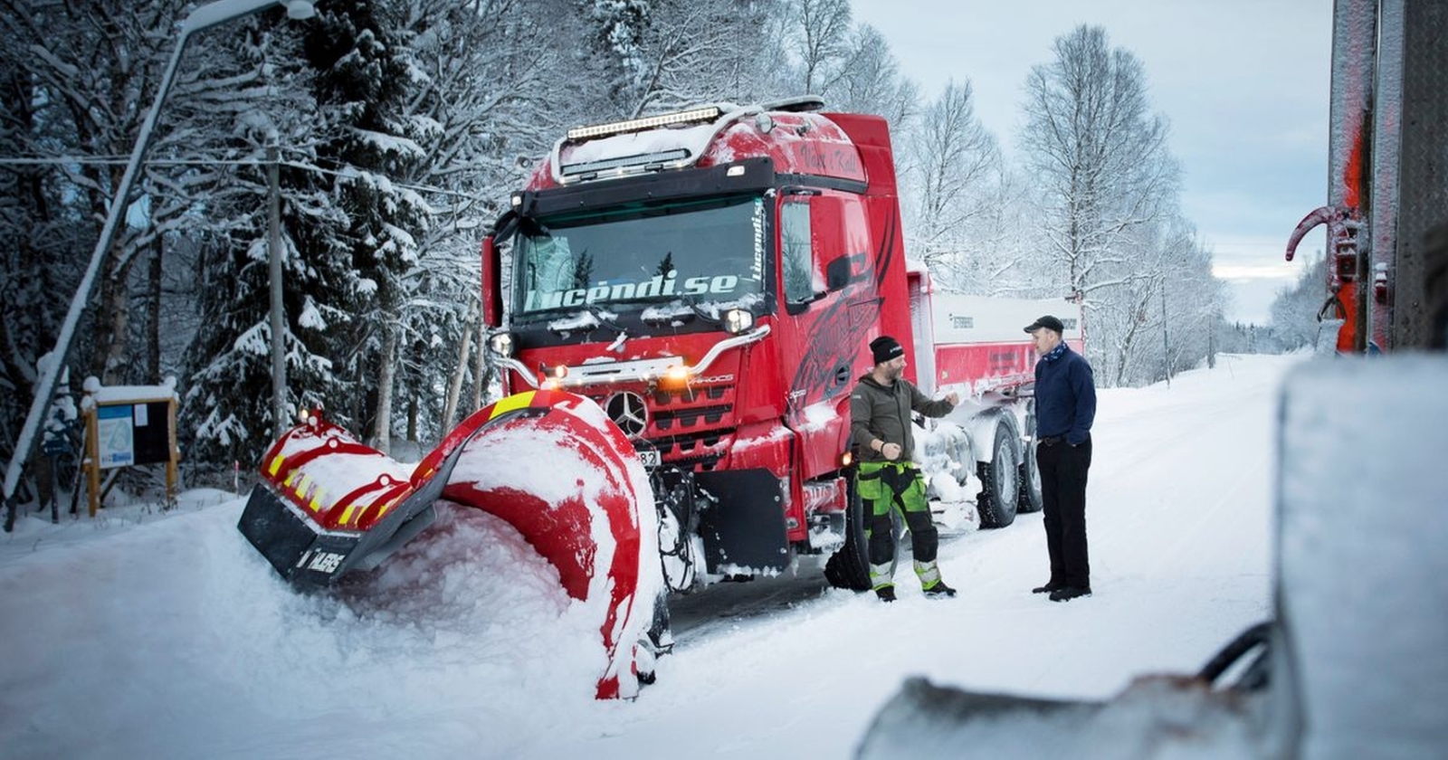 Mercedes Arocs HGV - kamión ako snežný pluh odprace denne až 1 000 km ciest