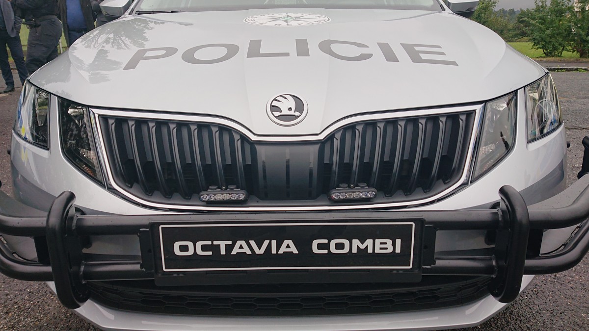 Nové služobné vozidlá Polície ČR - 865 nových policajných áut putuje do služby