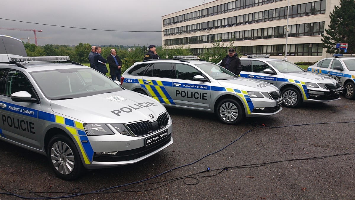 Nové služobné vozidlá Polície ČR - 865 nových policajných áut putuje do služby