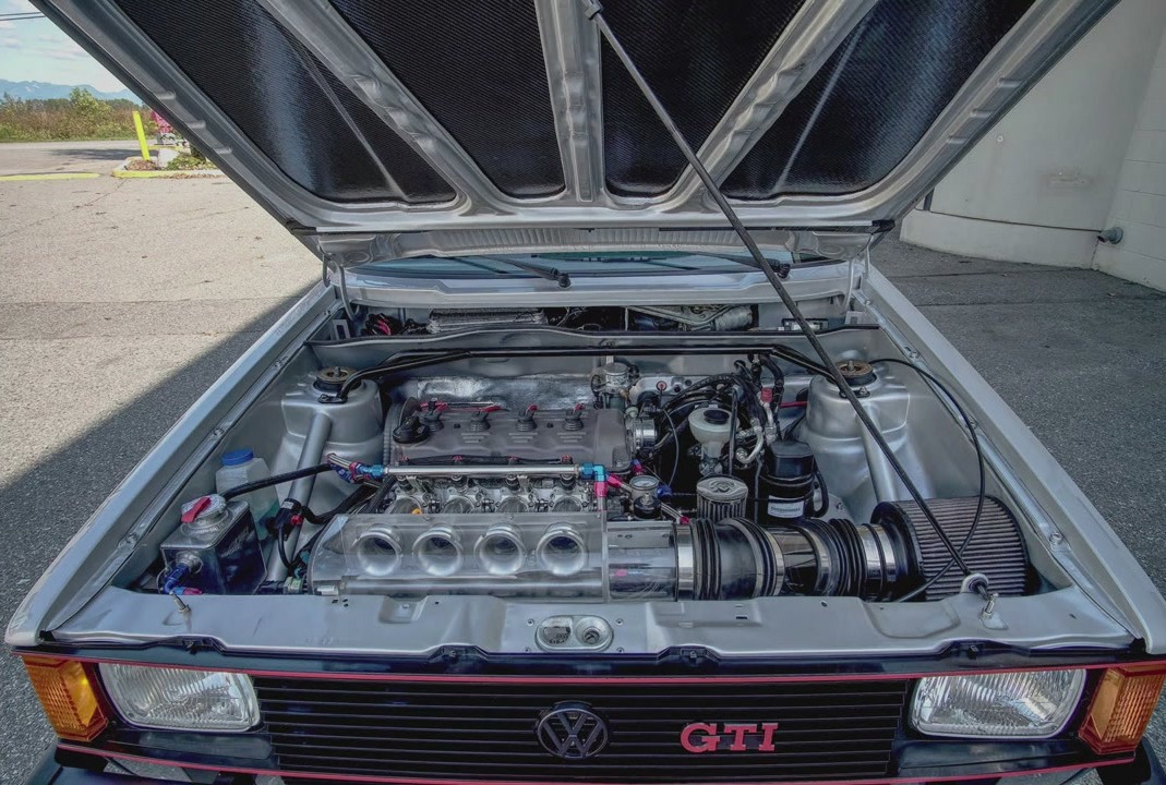 Volkswagen Golf GTI Dereka Spratta - Kompletná prerábka 37-ročného VW Golfu za 126 000 eur - na predaj za koľko?