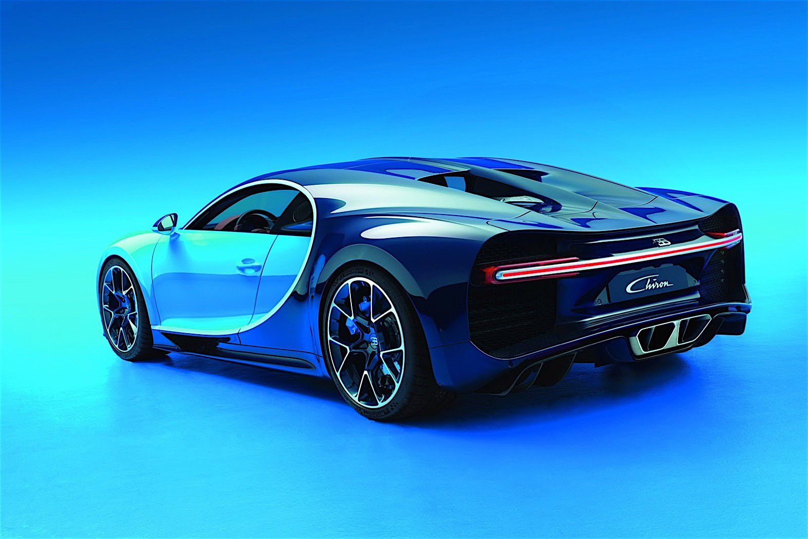 Český milionár a developer Radim Passer preveril možnosti Bugatti Chiron. Ako to dopadlo? Sleduj video z jazdy v rekordnej rýchlosti viac ako 400 km/h!