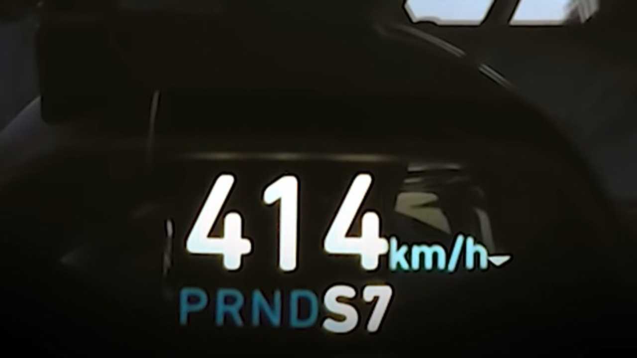 Český milionár a developer Radim Passer preveril možnosti Bugatti Chiron. Ako to dopadlo? Sleduj video z jazdy v rekordnej rýchlosti viac ako 400 km/h!