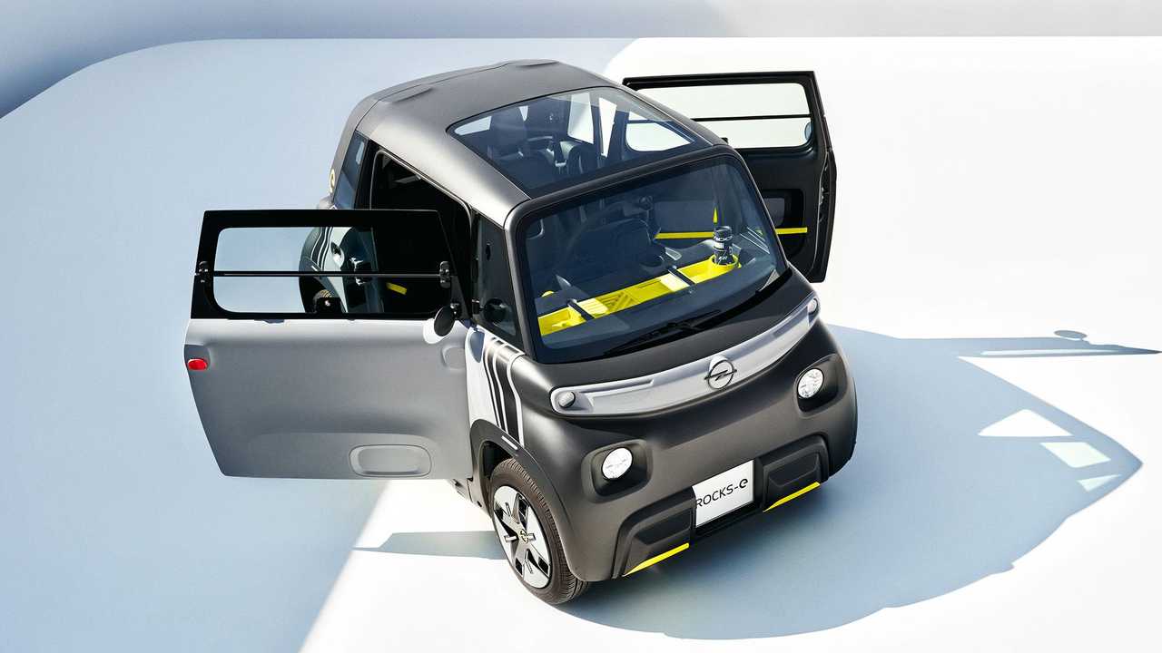 Opel Rocks-e - najmenší Opel všetkých čias pre vodičov od 15 rokov s nákladmi ako jazda MHD (netradičné otváranie dverí). 