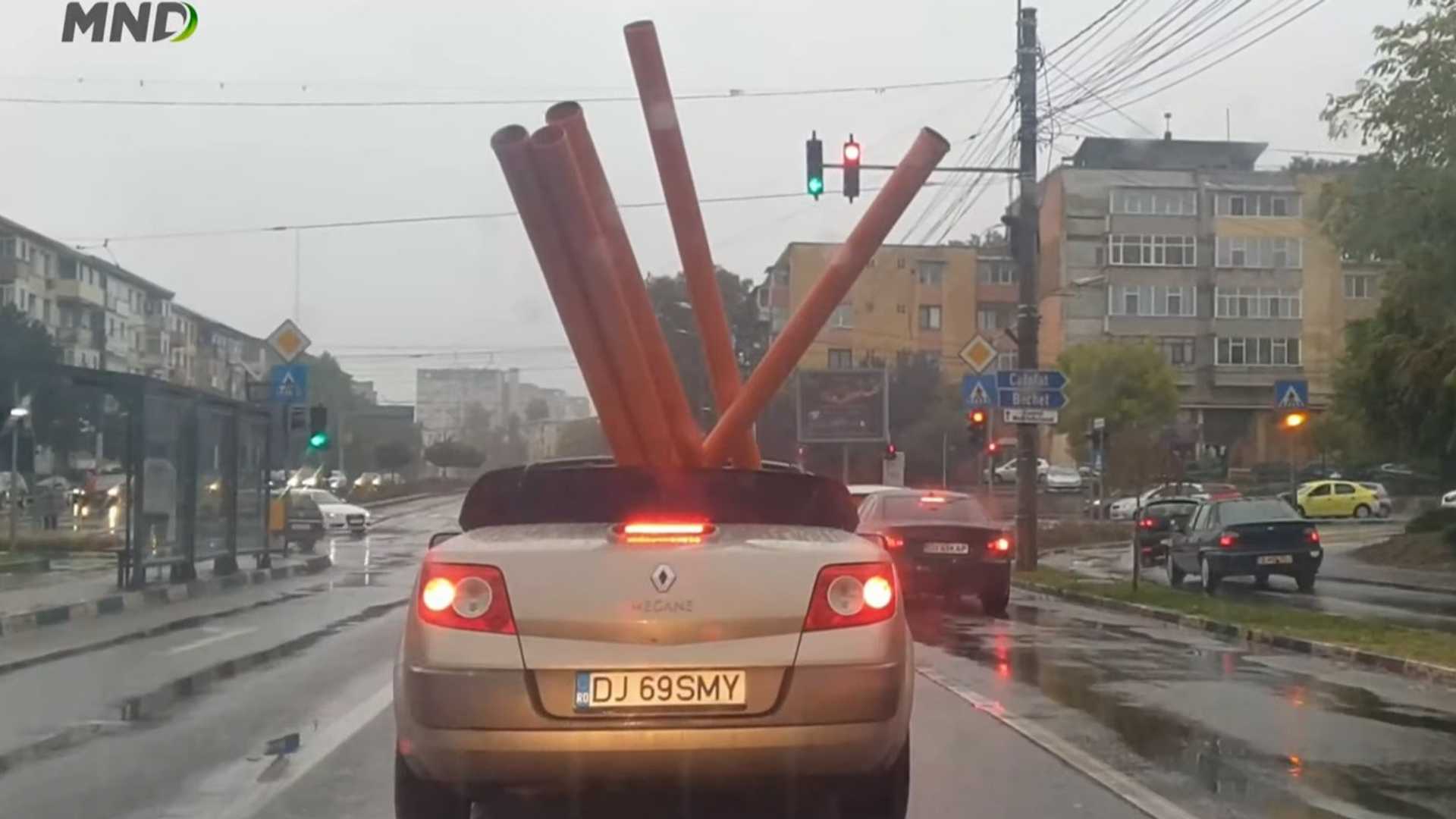 Renault Mégane Cabrio zachytený vo videu pri práci pick-upu