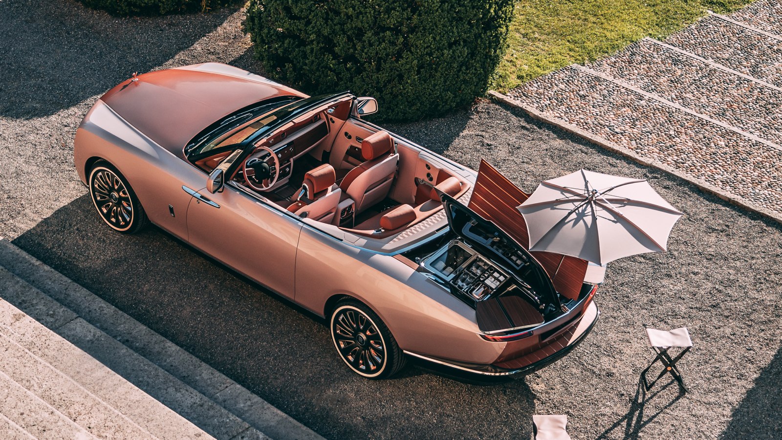 Rolls-Royce Boat Tail 2022 - nový najdrahší automobil na svete.