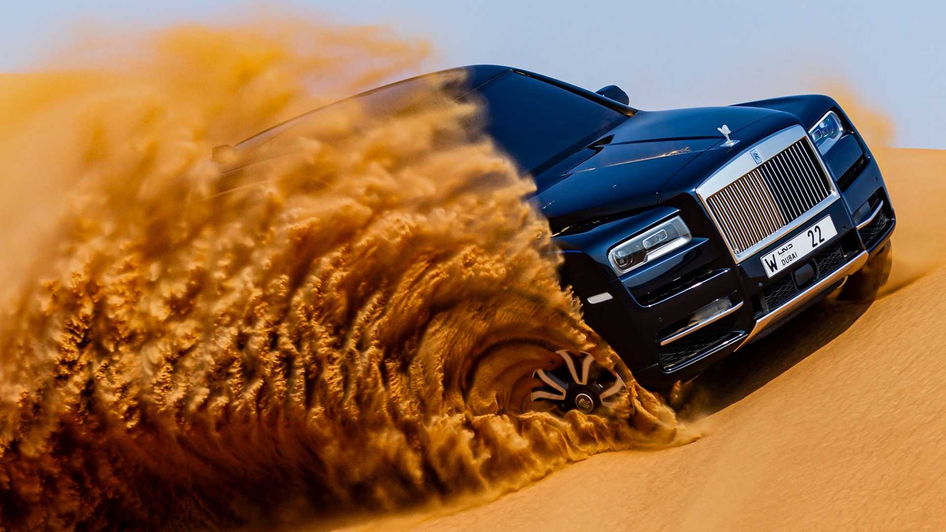 Rolls-Royce Cullinan vs. piesok 