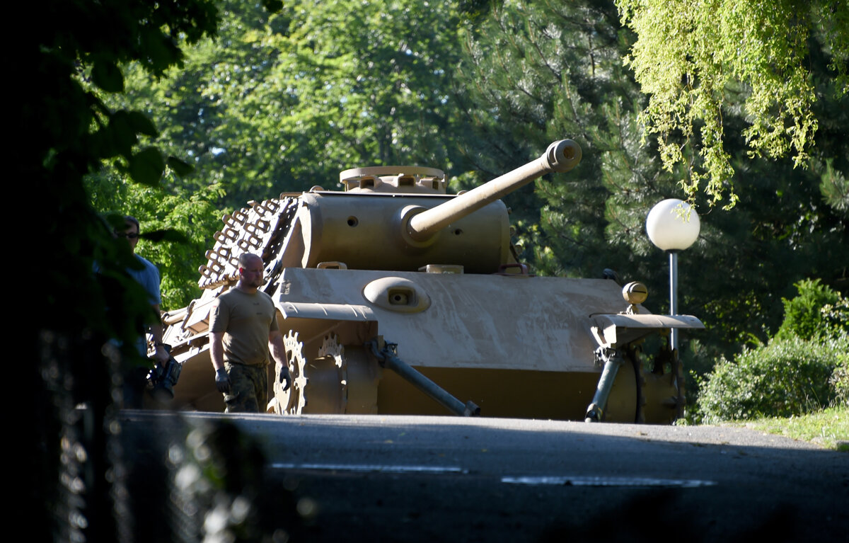 Nemecký dôchodca ukrýval tank a armádnu techniku