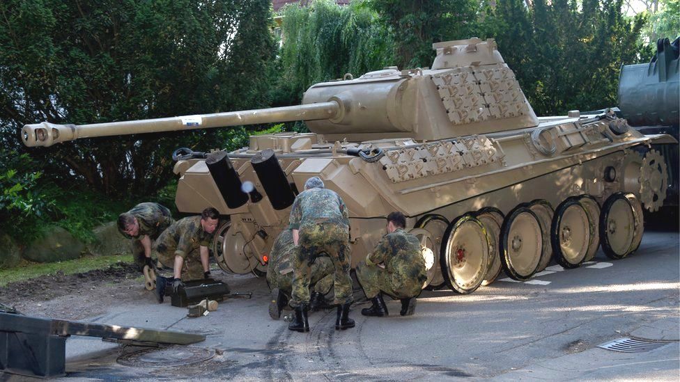 V roku 2015 bol tank Panther z druhej svetovej vojny odstránený z obytnej nehnuteľnosti v severnom Nemecku