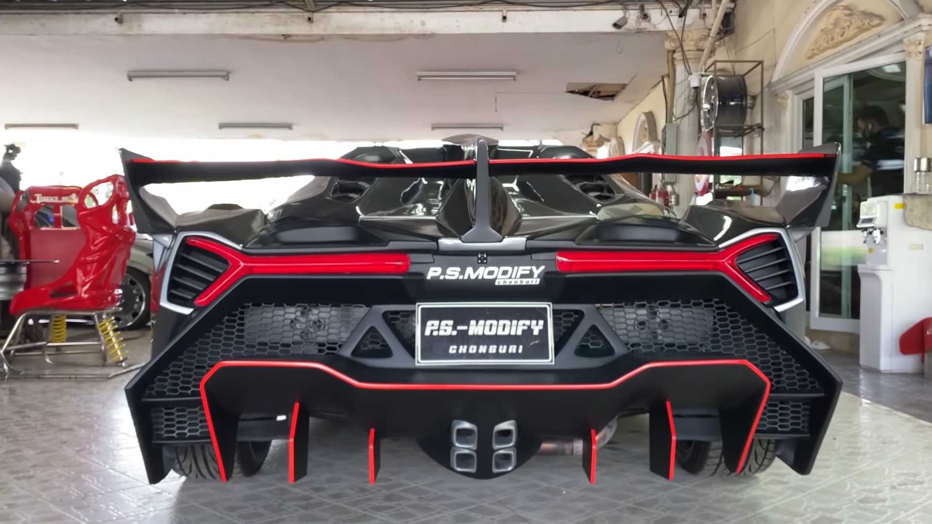 Lamborghini Veneno vyrobené z Toyoty MR2 Spyder